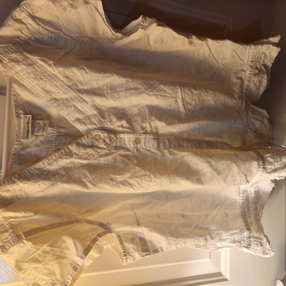White Embroidered Blouse Size Large 100% cotton